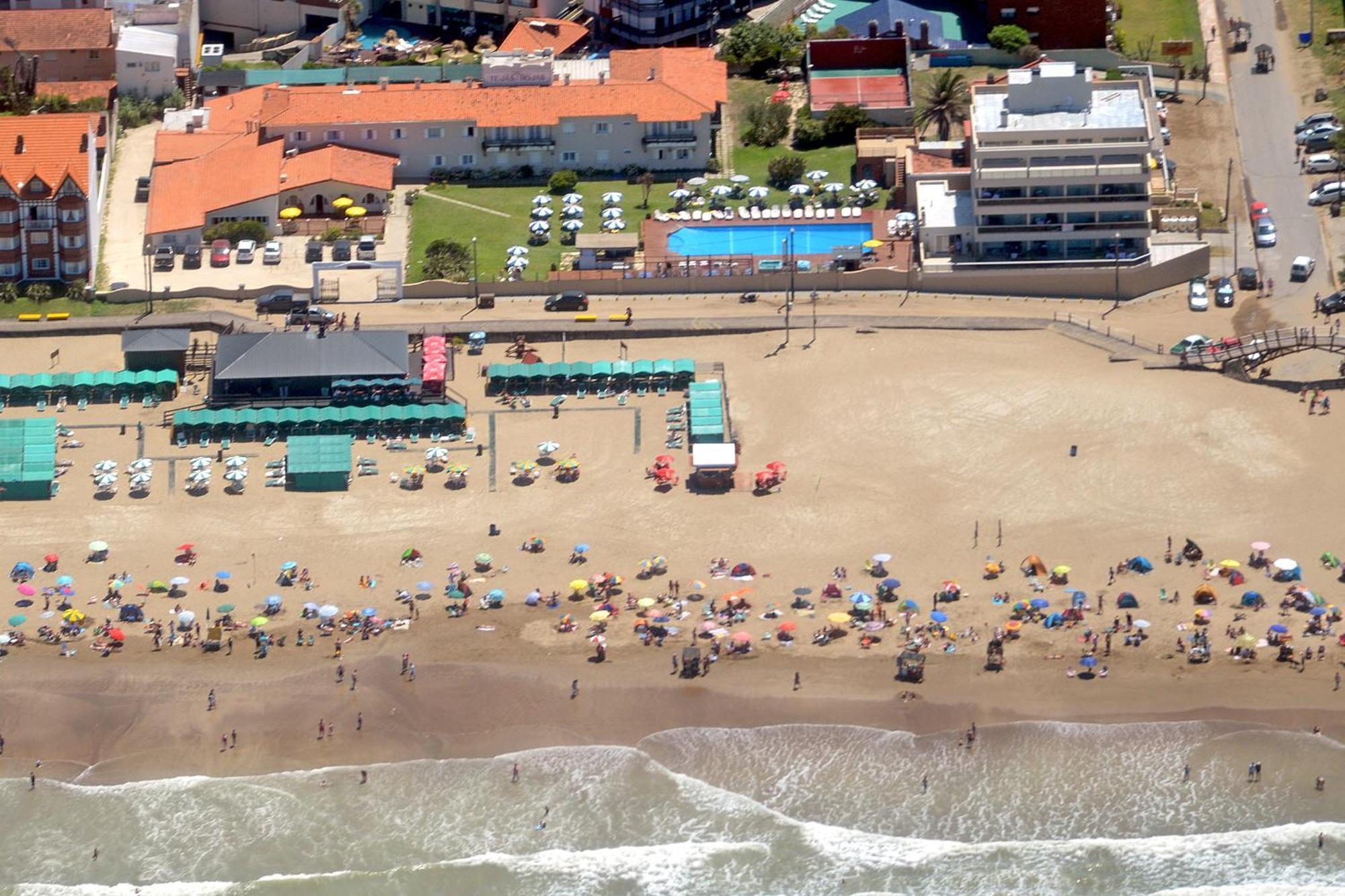 108 Y El Mar - Hotel Tejas Rojas Villa Gesell Exterior foto